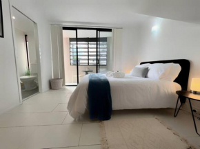 Luxurious Central Apartment w/ Free Park and Pool
